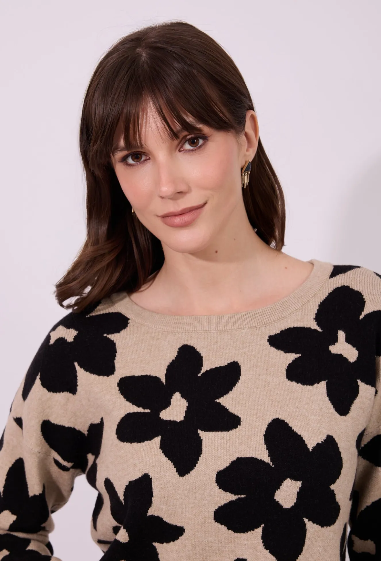 Sweter w duże kwiaty