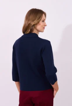 Sweter zapinany na guziki z kołnierzykiem
