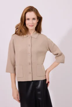 Sweter zapinany na guziki z kołnierzykiem