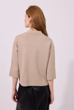 Sweter zapinany na guziki z kołnierzykiem