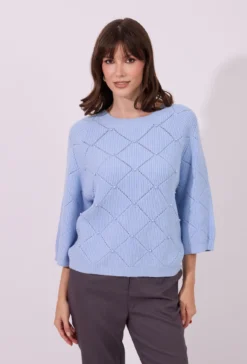 Sweter z biżuteryjnymi perełkami