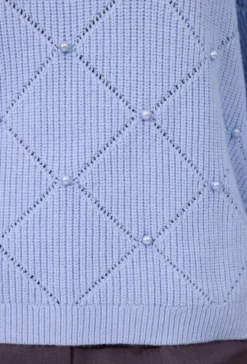 Sweter z biżuteryjnymi perełkami