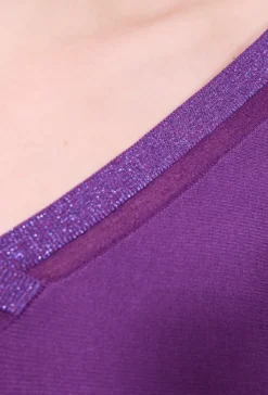 Sweter z dekoltem w serek