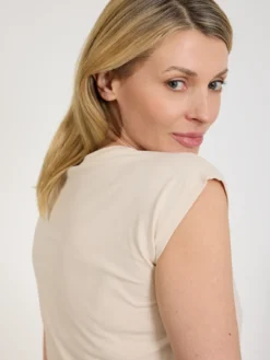 T-shirt damski beżowy z kwiatowym nadrukiem