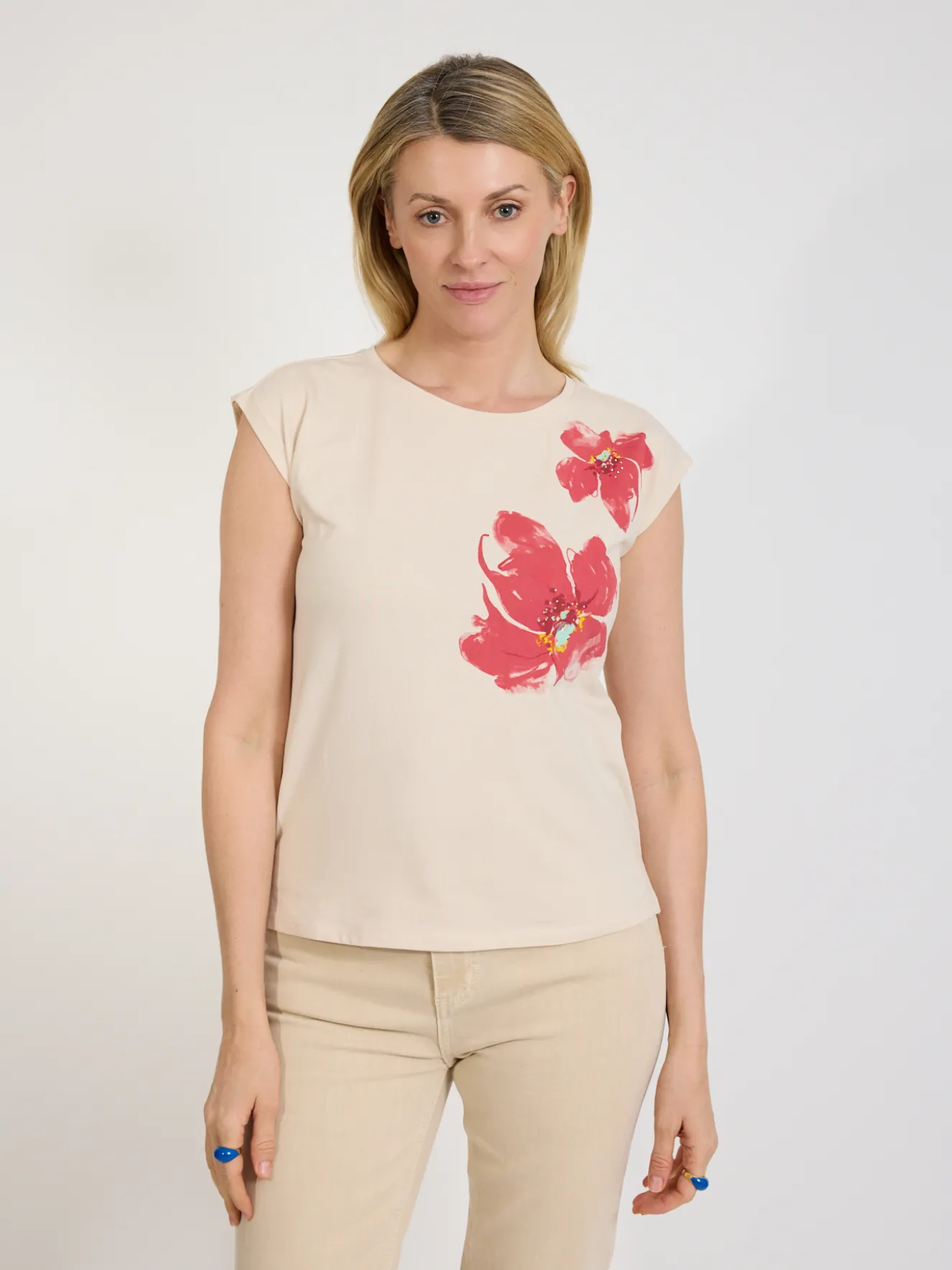 T-shirt damski beżowy z kwiatowym nadrukiem