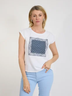 T-shirt damski biały z nadrukiem ornament