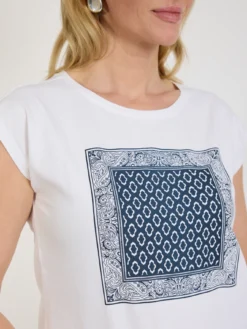T-shirt damski biały z nadrukiem ornament