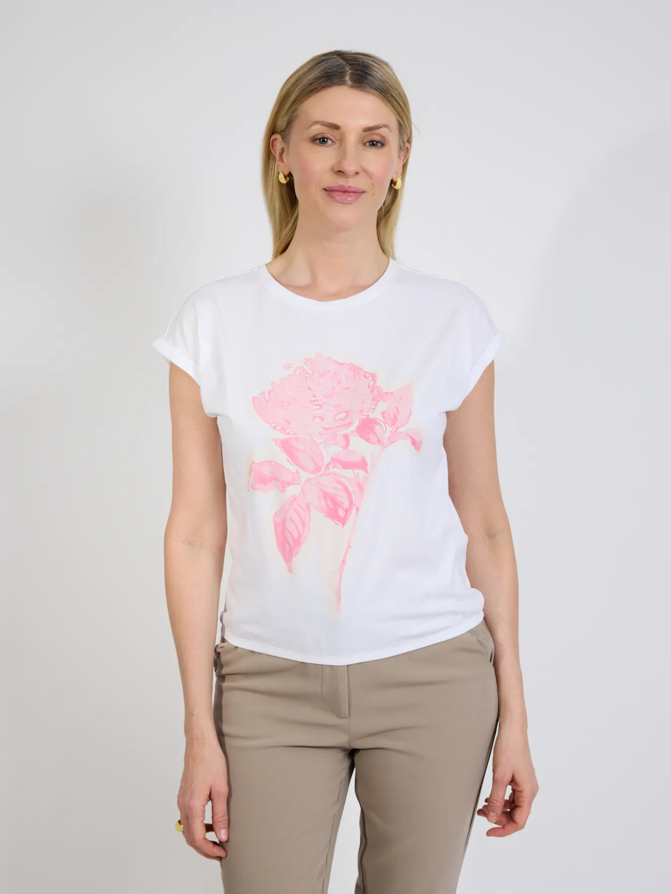 T-shirt damski biały z różowym motywem kwiatowym