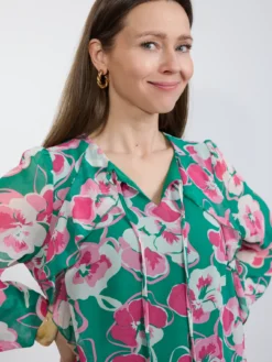 Zielona bluzka damska w kwiaty