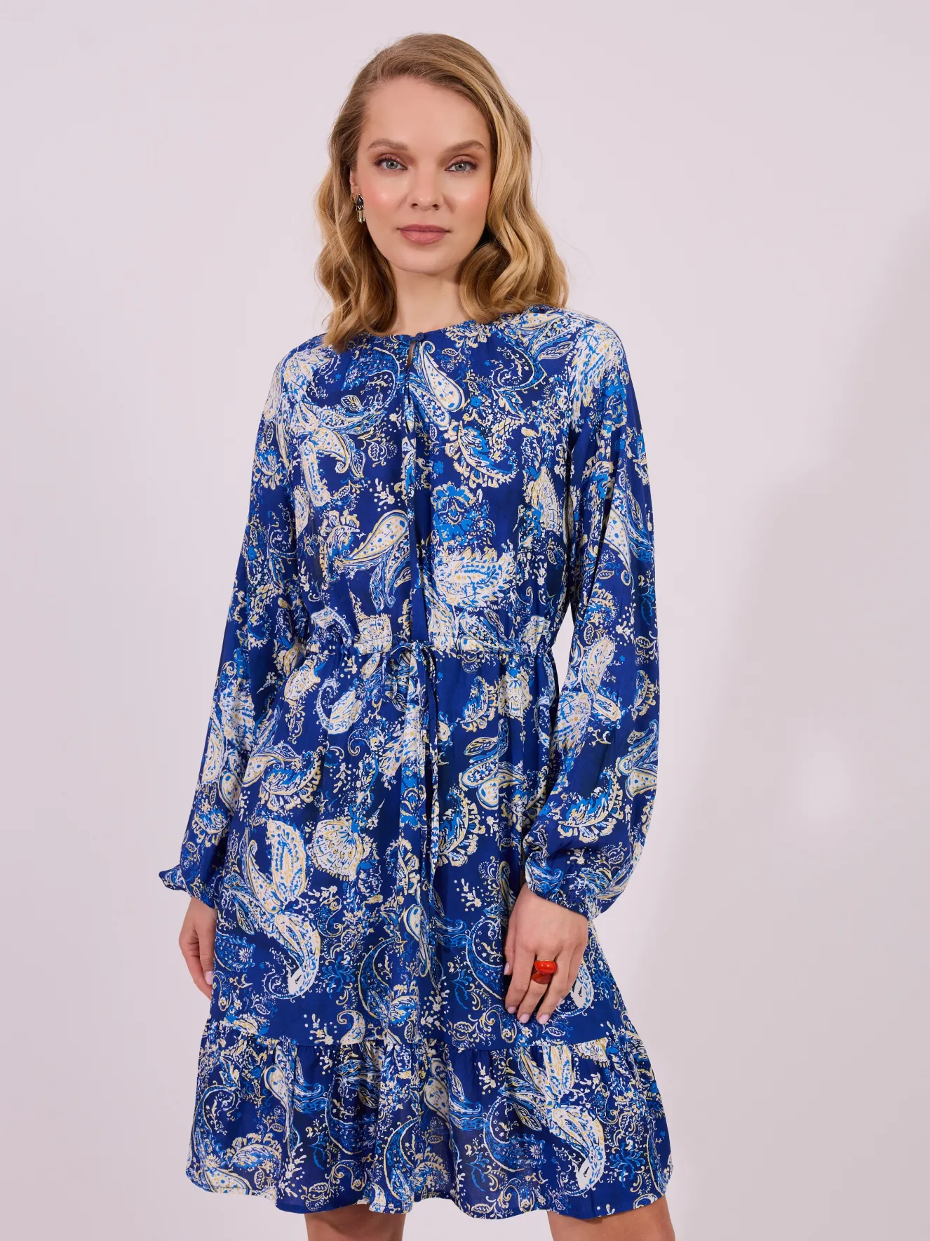 Zwiewna Sukienka Boho z Wiązaniem